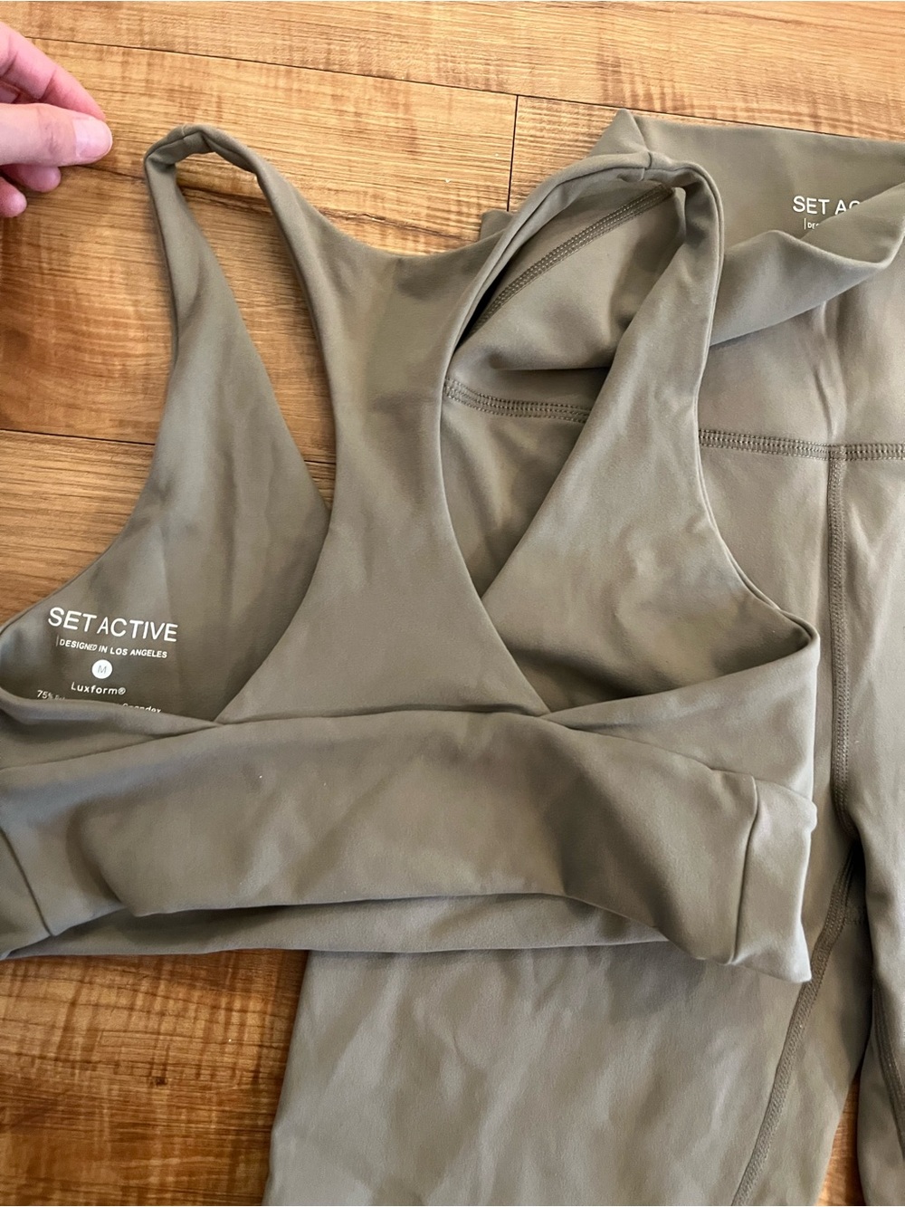 SET Active Sports Bra and Leggings Set - Picture 2 of 6